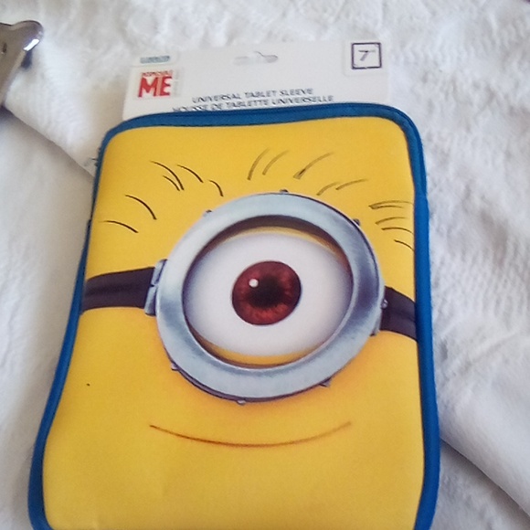 Despicable Me Universal Tablet Sleeve Blue Yellow Minion Zip Up 7X8in +free gift - Picture 3 of 8